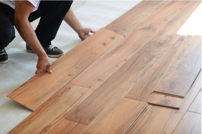 Thi công sàn nhựa giả gỗ thường mất bao lâu?