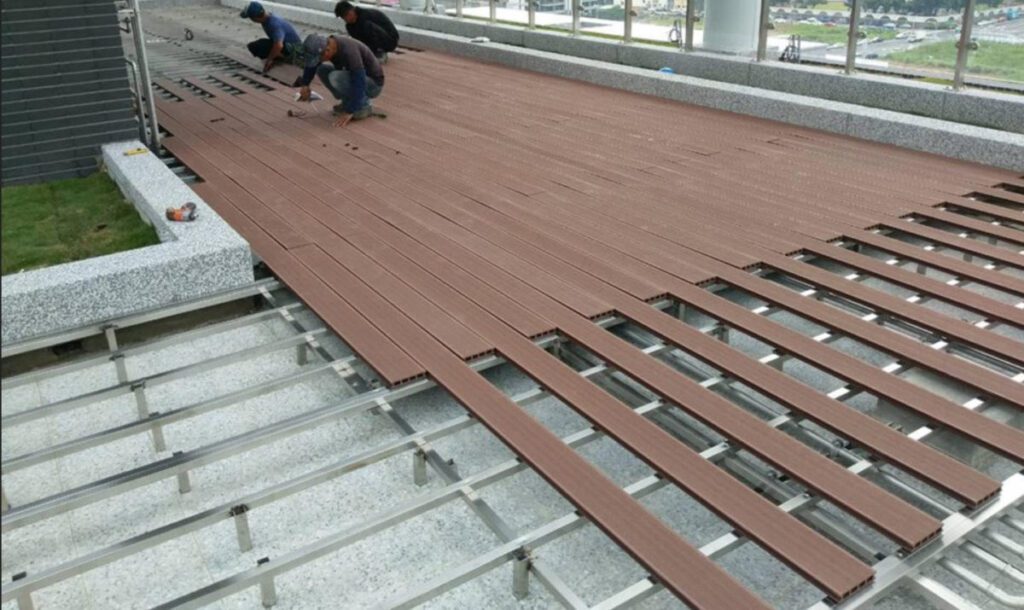 Tư Vấn Chọn Sàn Gỗ Nhựa Ngoài Trời (WPC): Giải Pháp Bền Đẹp Cho Ban Công, Sân Vườn