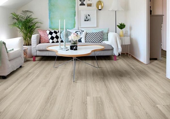 Sàn gỗ tone sáng cho phòng khách nhỏ