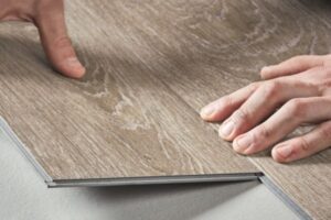 Sàn nhựa hèm khóa là gì? Ưu điểm, nhược điểm và ứng dụng
