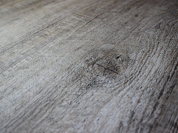 Công nghệ EIR trong cấu trúc lớp bảo vệ sàn gỗ cao cấp.