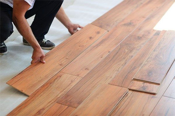 Tấm sàn không bị cong, nứt hoặc biến dạng