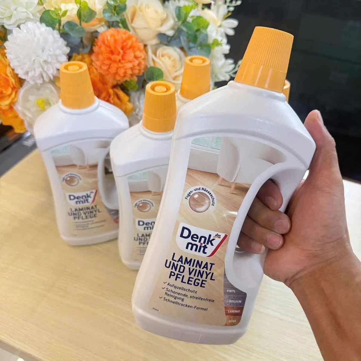Dùng dung dịch vệ sinh phù hợp, tránh để cặn tích tụ
