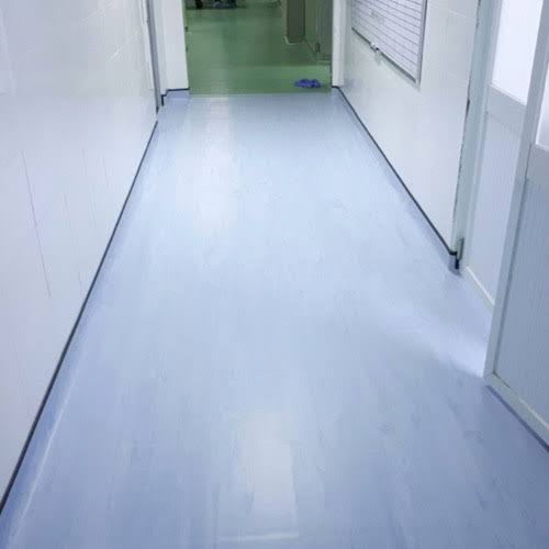 Sàn vinyl giúp chống trơn trượt và chịu được tải trọng lớn