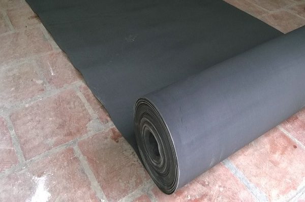 Các loại xốp lót sàn cao cấp như cao su non.